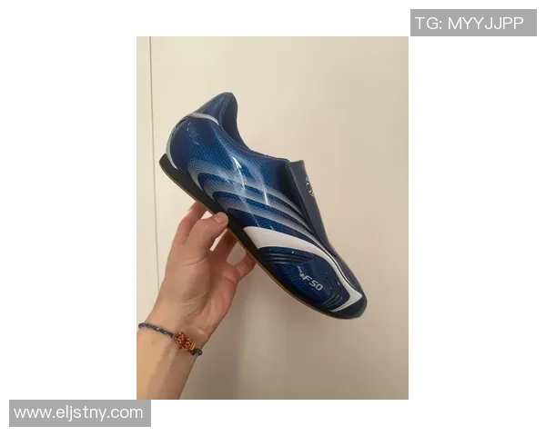 足球明星为何偏爱穿着破旧球鞋背后的故事与时尚潮流解析