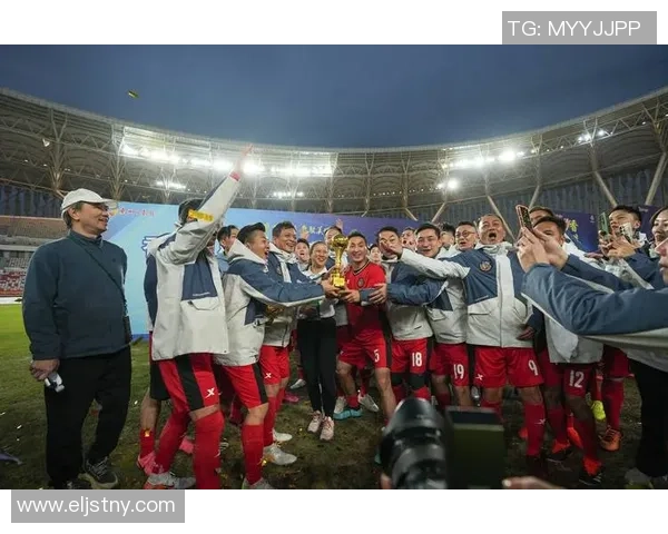 足球明星发布会盛典揭幕球迷热情高涨期待新赛季精彩表现